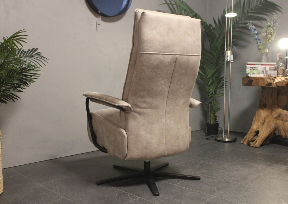relaxfauteuil-gerano-microleder-taurus-rekaxfauteuils-kubus-wonen-culemborg-outlet-sale-opruiming