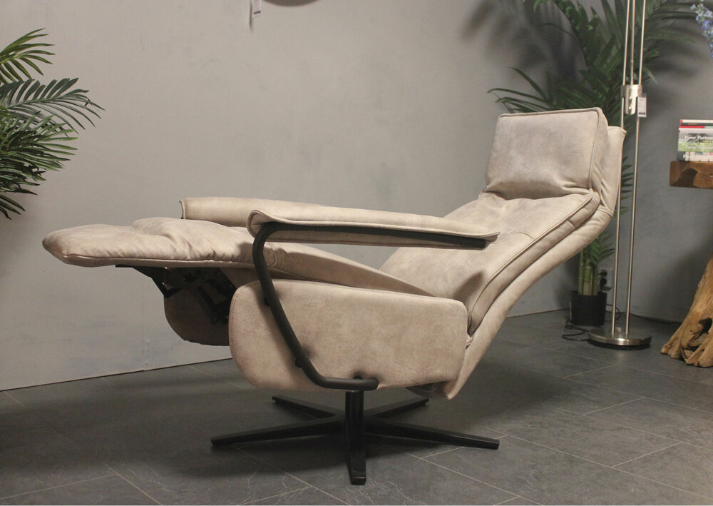 relaxfauteuil-gerano-microleder-taurus-rekaxfauteuils-kubus-wonen-culemborg-outlet-sale-opruiming