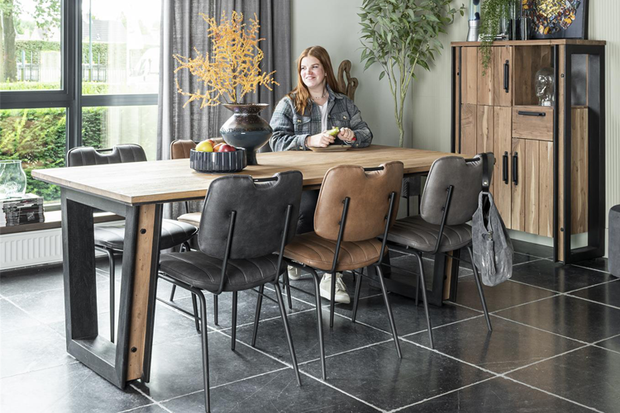 Makalu,kasten,programma,wooncollectie,woonprogramma,makalu,kikar,kikarhout,nerven,warme,uitstraling,india,houttint,sfeervol,kas